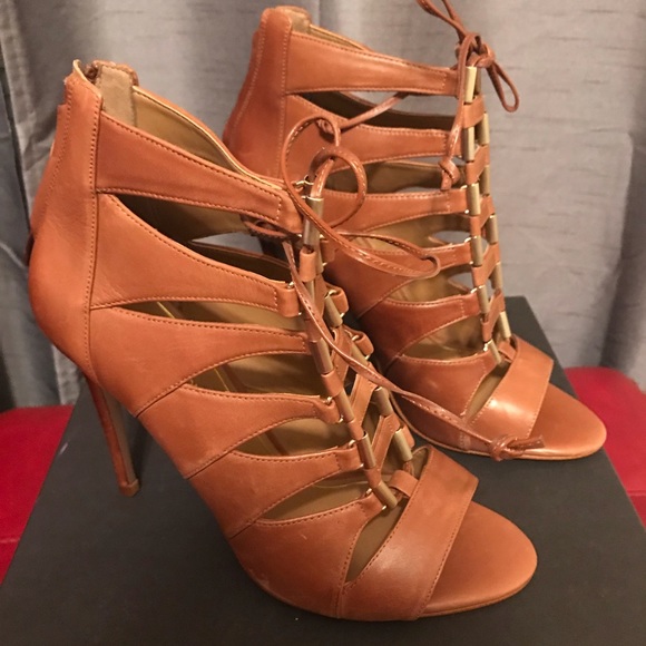 Camel Heels. Size 9.5 - Picture 2 of 3